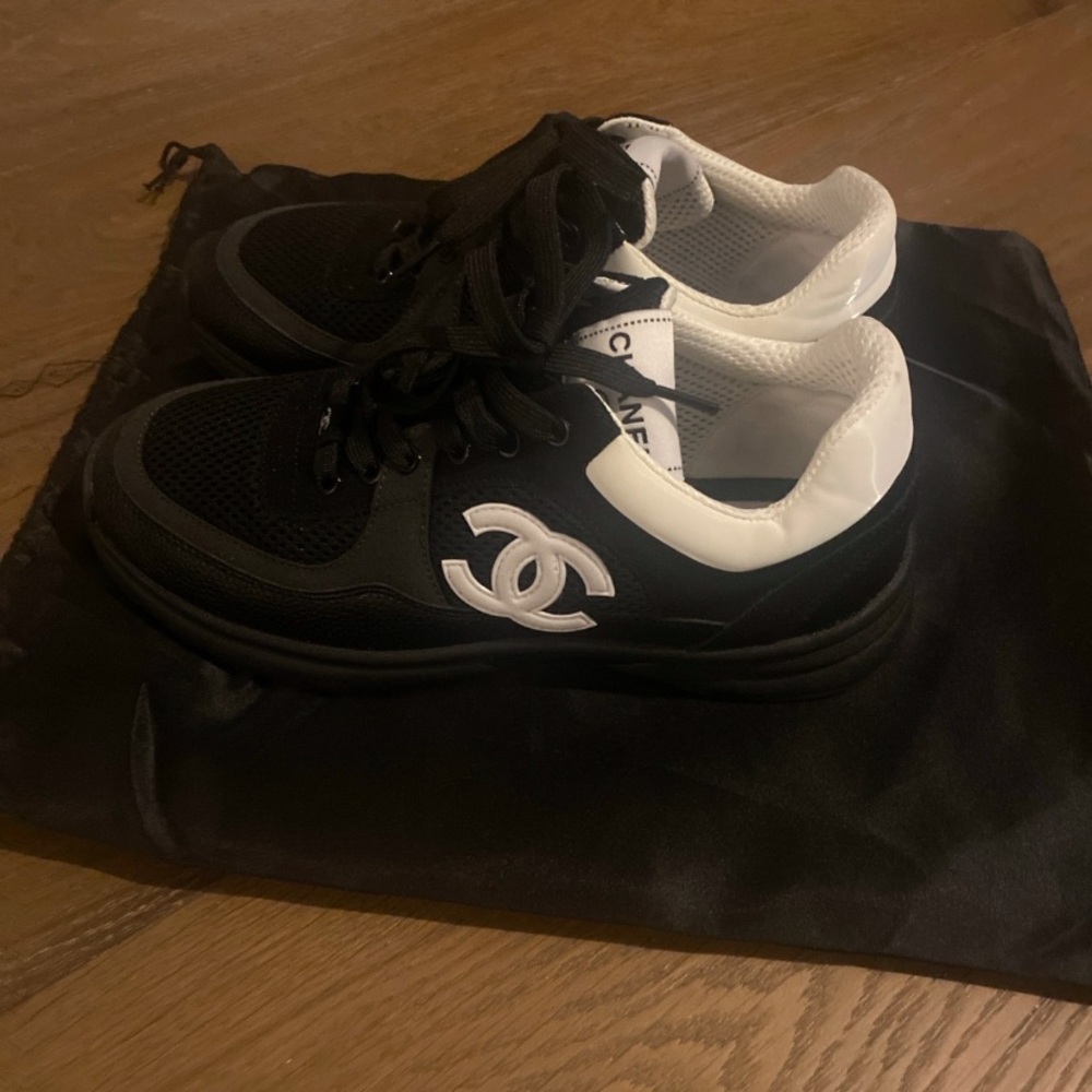 Chanel Wmns CC Logo Sneaker 'White Black'